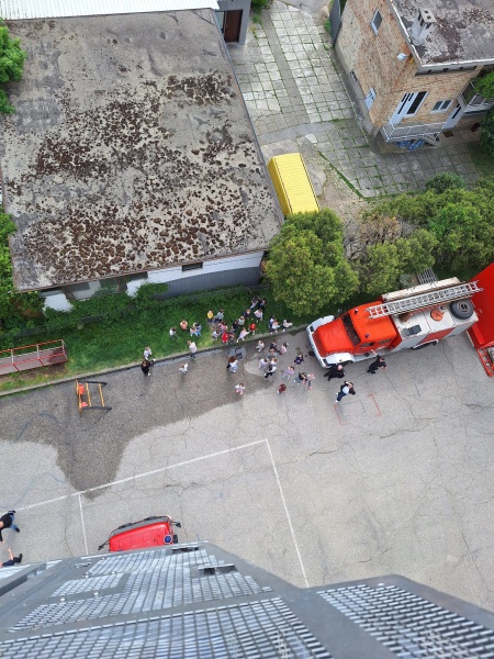 Djeca iz vrtića Žirek posjetila Javnu vatrogasnu postrojbu Velika Gorica - slika broj: 6